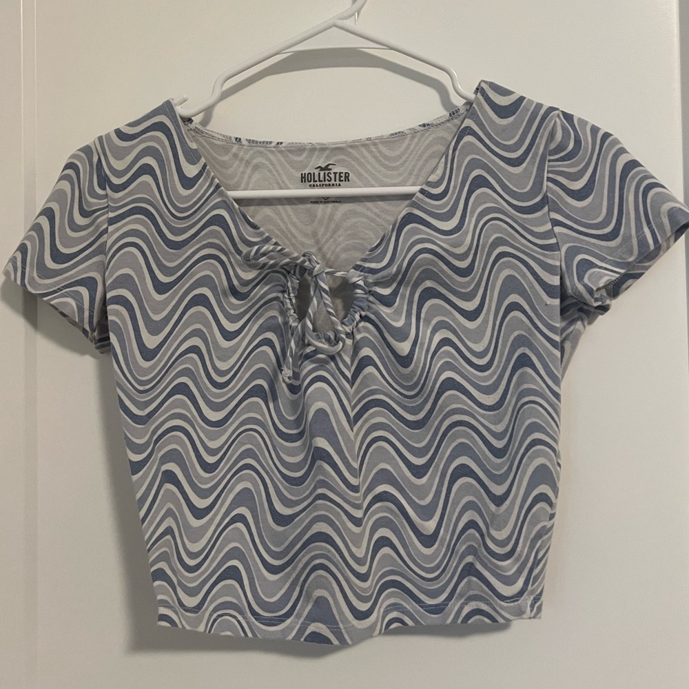 Hollister crop tee